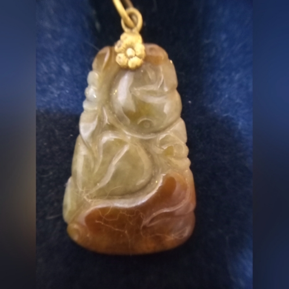 Elegant Jade Pendant Necklace